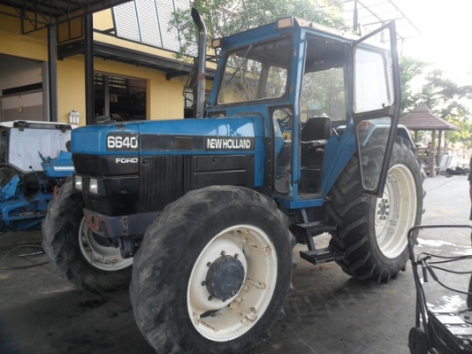คุณสุรชัย อ.บ่อพลอย มารับแล้วรถไถฟอร์ดรุ่น 6640 NEW HOLLAND 2เพลา สภาพคัดมาสวยมาก ระบบธรรมดาทั้งคัน