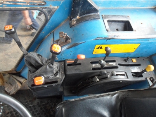 คุณสุรชัย อ.บ่อพลอย มารับแล้วรถไถฟอร์ดรุ่น 6640 NEW HOLLAND 2เพลา สภาพคัดมาสวยมาก ระบบธรรมดาทั้งคัน