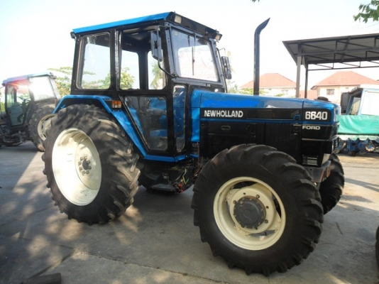 คุณสุรชัย อ.บ่อพลอย มารับแล้วรถไถฟอร์ดรุ่น 6640 NEW HOLLAND 2เพลา สภาพคัดมาสวยมาก ระบบธรรมดาทั้งคัน