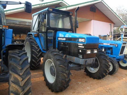 คุณสุรชัย อ.บ่อพลอย มารับแล้วรถไถฟอร์ดรุ่น 6640 NEW HOLLAND 2เพลา สภาพคัดมาสวยมาก ระบบธรรมดาทั้งคัน