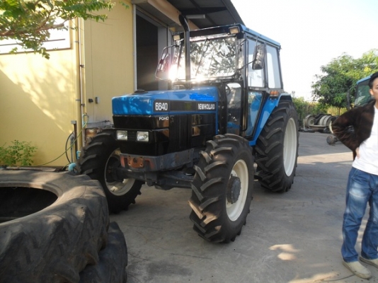 คุณสุรชัย อ.บ่อพลอย มารับแล้วรถไถฟอร์ดรุ่น 6640 NEW HOLLAND 2เพลา สภาพคัดมาสวยมาก ระบบธรรมดาทั้งคัน