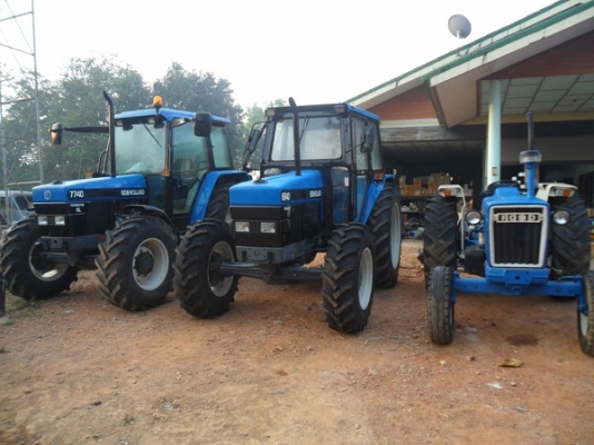 คุณสุรชัย อ.บ่อพลอย มารับแล้วรถไถฟอร์ดรุ่น 6640 NEW HOLLAND 2เพลา สภาพคัดมาสวยมาก ระบบธรรมดาทั้งคัน