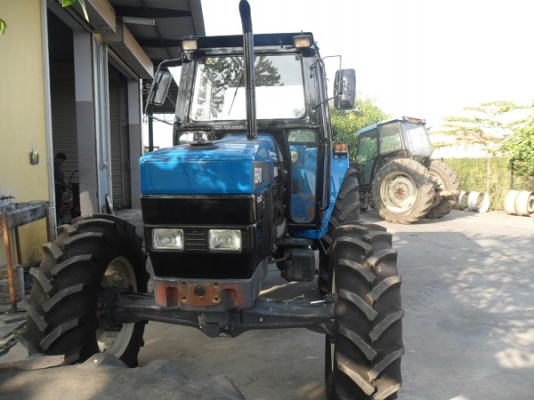 คุณสุรชัย อ.บ่อพลอย มารับแล้วรถไถฟอร์ดรุ่น 6640 NEW HOLLAND 2เพลา สภาพคัดมาสวยมาก ระบบธรรมดาทั้งคัน