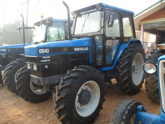 คุณสุรชัย อ.บ่อพลอย มารับแล้วรถไถฟอร์ดรุ่น 6640 NEW HOLLAND 2เพลา สภาพคัดมาสวยมาก ระบบธรรมดาทั้งคัน