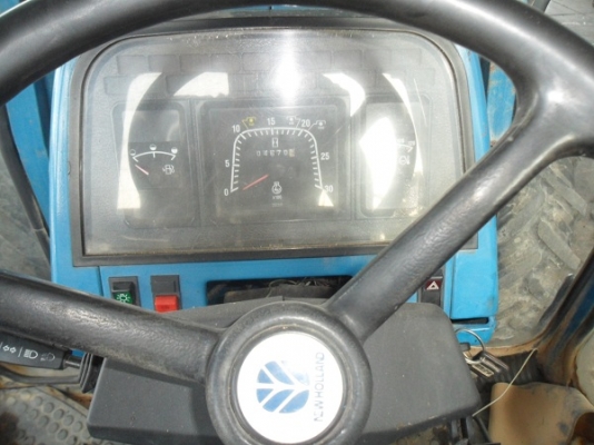 คุณสุรชัย อ.บ่อพลอย มารับแล้วรถไถฟอร์ดรุ่น 6640 NEW HOLLAND 2เพลา สภาพคัดมาสวยมาก ระบบธรรมดาทั้งคัน