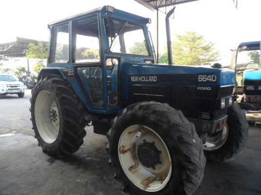 คุณสุรชัย อ.บ่อพลอย มารับแล้วรถไถฟอร์ดรุ่น 6640 NEW HOLLAND 2เพลา สภาพคัดมาสวยมาก ระบบธรรมดาทั้งคัน
