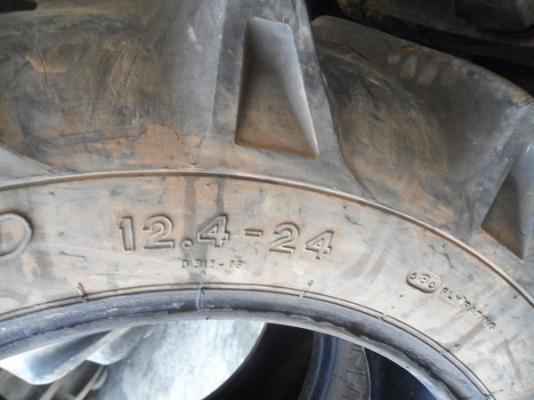 ขายแล้วช่างกีมารับไปใส่รถลูกค้า..ยางรถไถหน้าDS12.4-24 หลังFS 18.4-30 ถอด\%สภาพสวยดอกสูงๆ ยกชุด4เส้น 25,000