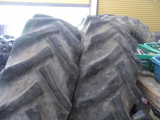 ขายแล้วช่างกีมารับไปใส่รถลูกค้า..ยางรถไถหน้าDS12.4-24 หลังFS 18.4-30 ถอด\%สภาพสวยดอกสูงๆ ยกชุด4เส้น 25,000