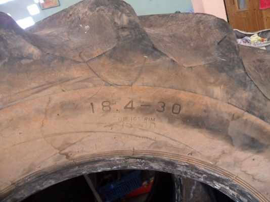 ขายแล้วช่างกีมารับไปใส่รถลูกค้า..ยางรถไถหน้าDS12.4-24 หลังFS 18.4-30 ถอด\%สภาพสวยดอกสูงๆ ยกชุด4เส้น 25,000