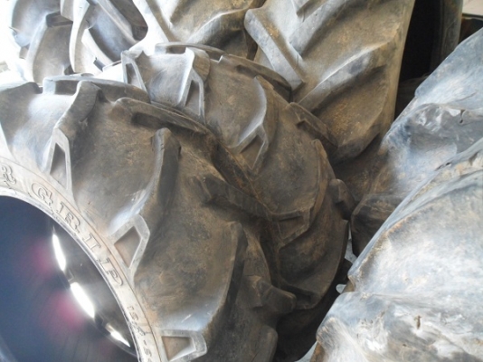 ขายแล้วช่างกีมารับไปใส่รถลูกค้า..ยางรถไถหน้าDS12.4-24 หลังFS 18.4-30 ถอด\%สภาพสวยดอกสูงๆ ยกชุด4เส้น 25,000