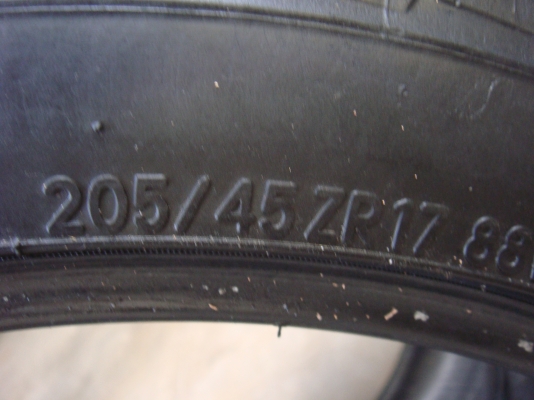 ขายยาง Nitto 205 45 17 ปี 11 (สองเส้น)