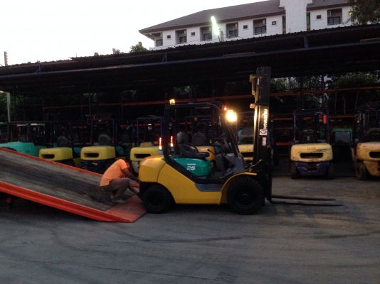 ***ส่ ง ลู ก ค้ า ก บิ น ท ร์ บุ รี***KOMATSU FD25-16 เสาสูง4เมตร ***ส่ ง ลู ก ค้ า ก บิ น ท ร์ บุ รี***KOMATSU FD25-16 เสาสูง4เมตร