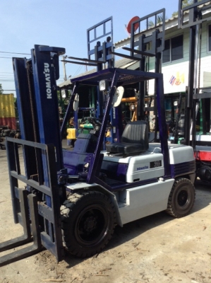 +++++ ขายด่วน !!! *** ราคาพิเศษส่งท้ายปีเก่า ***   FORKLIFT  KOMATSU  FD30-11  เสา 3 เมตร เครื่องยนต์ดีเซล  เกียร์ธรรมดา  ยางลม 4 ล้อ  ( สภาพดี  พร้อมใช้  ราคาคุยกันได้ครับ )
