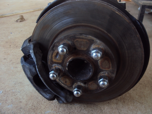 ขายดุมหน้าข้างซ้าย วีโก้