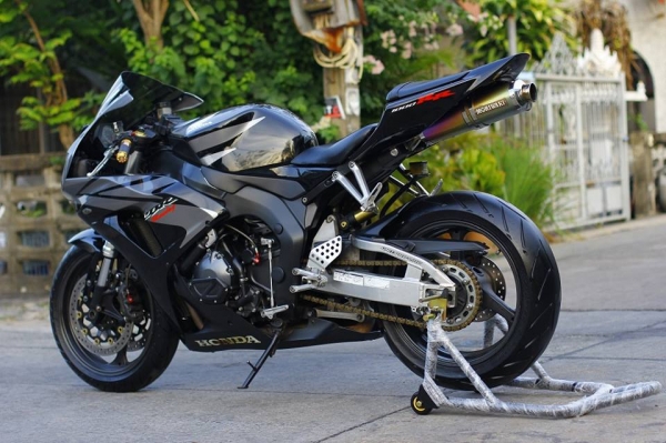 <<<ดาวน์ 135,000 ออกรถได้เลย >>> CBR 1000RR ทบ.แท้ หล่อๆสักคัน <<<ดาวน์ 135,000 ออกรถได้เลย >>> CBR 1000RR ทบ.แท้ หล่อๆสักคัน