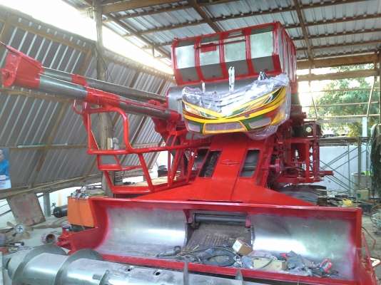 ขายพร้อมส่งแล้วครับ ยายดีใจ พอใจมากครับ เราก็ดีใจเห็นผู้สูงอายุตื้นตันใจกับลูกชายมักดีครีบ KM 47 เดิน 12 HT(comosak) เครื่อง 6HH (215 แรง) โซ่ D2  48 ข้อ โรลเลอร์ D3 12 ลูก หน้าเกี่ยว 3 เมตร อุ้มเลด 2.5 ตัน