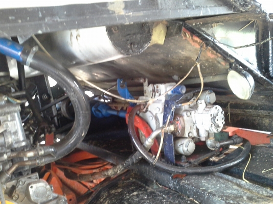 ขายพร้อมส่งแล้วครับ ยายดีใจ พอใจมากครับ เราก็ดีใจเห็นผู้สูงอายุตื้นตันใจกับลูกชายมักดีครีบ KM 47 เดิน 12 HT(comosak) เครื่อง 6HH (215 แรง) โซ่ D2  48 ข้อ โรลเลอร์ D3 12 ลูก หน้าเกี่ยว 3 เมตร อุ้มเลด 2.5 ตัน