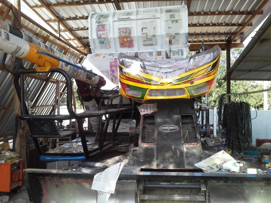 ขายพร้อมส่งแล้วครับ ยายดีใจ พอใจมากครับ เราก็ดีใจเห็นผู้สูงอายุตื้นตันใจกับลูกชายมักดีครีบ KM 47 เดิน 12 HT(comosak) เครื่อง 6HH (215 แรง) โซ่ D2  48 ข้อ โรลเลอร์ D3 12 ลูก หน้าเกี่ยว 3 เมตร อุ้มเลด 2.5 ตัน