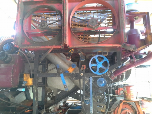 ขายพร้อมส่งแล้วครับ ยายดีใจ พอใจมากครับ เราก็ดีใจเห็นผู้สูงอายุตื้นตันใจกับลูกชายมักดีครีบ KM 47 เดิน 12 HT(comosak) เครื่อง 6HH (215 แรง) โซ่ D2  48 ข้อ โรลเลอร์ D3 12 ลูก หน้าเกี่ยว 3 เมตร อุ้มเลด 2.5 ตัน