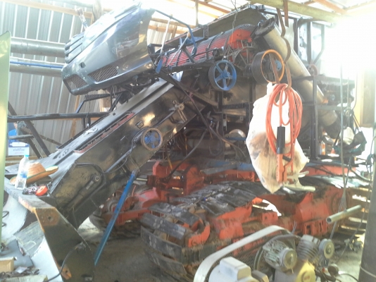 ขายพร้อมส่งแล้วครับ ยายดีใจ พอใจมากครับ เราก็ดีใจเห็นผู้สูงอายุตื้นตันใจกับลูกชายมักดีครีบ KM 47 เดิน 12 HT(comosak) เครื่อง 6HH (215 แรง) โซ่ D2  48 ข้อ โรลเลอร์ D3 12 ลูก หน้าเกี่ยว 3 เมตร อุ้มเลด 2.5 ตัน