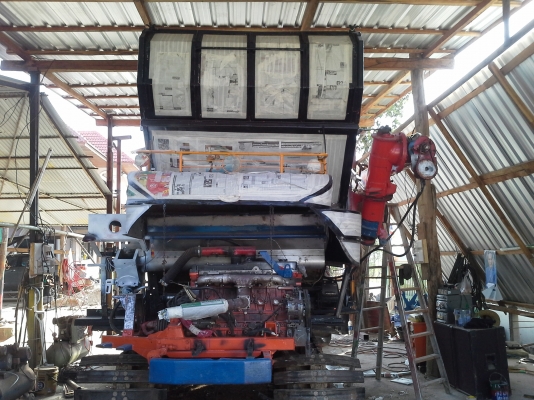 ขายพร้อมส่งแล้วครับ ยายดีใจ พอใจมากครับ เราก็ดีใจเห็นผู้สูงอายุตื้นตันใจกับลูกชายมักดีครีบ KM 47 เดิน 12 HT(comosak) เครื่อง 6HH (215 แรง) โซ่ D2  48 ข้อ โรลเลอร์ D3 12 ลูก หน้าเกี่ยว 3 เมตร อุ้มเลด 2.5 ตัน