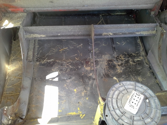 ขายพร้อมส่งแล้วครับ ยายดีใจ พอใจมากครับ เราก็ดีใจเห็นผู้สูงอายุตื้นตันใจกับลูกชายมักดีครีบ KM 47 เดิน 12 HT(comosak) เครื่อง 6HH (215 แรง) โซ่ D2  48 ข้อ โรลเลอร์ D3 12 ลูก หน้าเกี่ยว 3 เมตร อุ้มเลด 2.5 ตัน