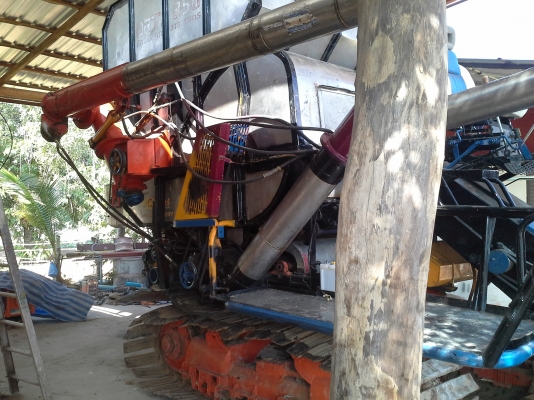 ขายพร้อมส่งแล้วครับ ยายดีใจ พอใจมากครับ เราก็ดีใจเห็นผู้สูงอายุตื้นตันใจกับลูกชายมักดีครีบ KM 47 เดิน 12 HT(comosak) เครื่อง 6HH (215 แรง) โซ่ D2  48 ข้อ โรลเลอร์ D3 12 ลูก หน้าเกี่ยว 3 เมตร อุ้มเลด 2.5 ตัน