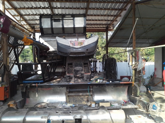 ขายพร้อมส่งแล้วครับ ยายดีใจ พอใจมากครับ เราก็ดีใจเห็นผู้สูงอายุตื้นตันใจกับลูกชายมักดีครีบ KM 47 เดิน 12 HT(comosak) เครื่อง 6HH (215 แรง) โซ่ D2  48 ข้อ โรลเลอร์ D3 12 ลูก หน้าเกี่ยว 3 เมตร อุ้มเลด 2.5 ตัน