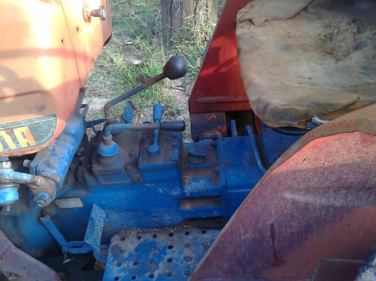 รถไถ KUBOTA L2600 ซีเรียลสูง 17335 แถมฟรี ใบดันหน้า และ ผาน 3 อย่างดี ตามรูป