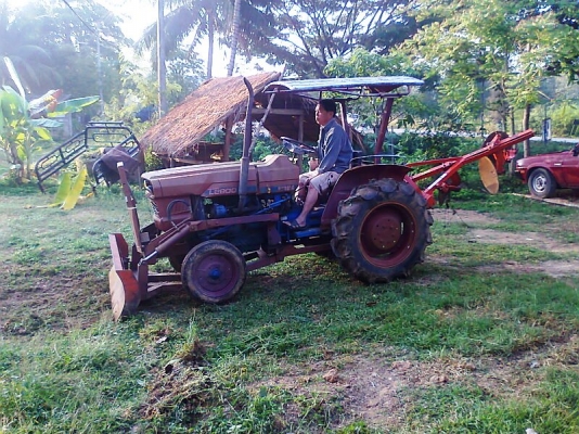รถไถ KUBOTA L2600 ซีเรียลสูง 17335 แถมฟรี ใบดันหน้า และ ผาน 3 อย่างดี ตามรูป