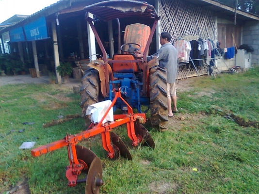 รถไถ KUBOTA L2600 ซีเรียลสูง 17335 แถมฟรี ใบดันหน้า และ ผาน 3 อย่างดี ตามรูป