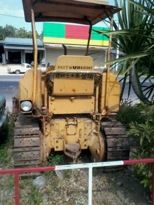 รถแทร็กเตอร์ ยี่ห้อ MITSUBISHI