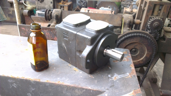 Sell> ปั้มไฮดรอลิคมือสอง ราคาถูก ยี่ห้อ Yuken เป็น Vane Pump ครับ กำแพงแสน นครปฐม