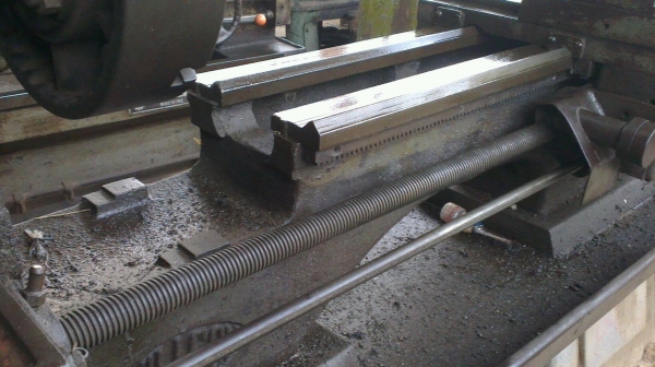 Sell> ขายแท่นกลึงมือสอง 5 ฟุต 2 เพลา เครื่องประเทศอังกฤษ นครปฐมครับ