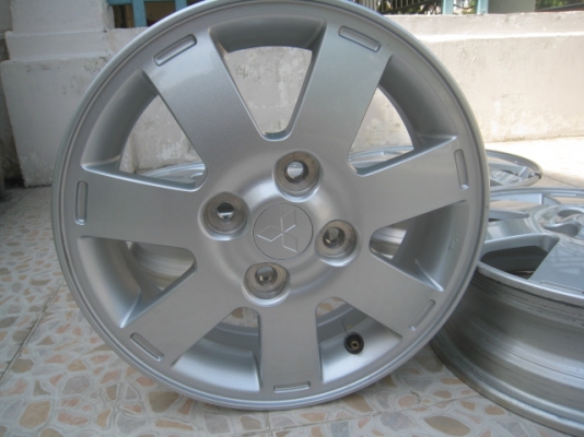 ขายล้อแม็กเดิม mitsu mirage 14"x4.5" et46 4 รู 100 พร้อมน็อตล้อเดิม  สนใจติดต่อเล็กคลองสามครับ (081-3747940)