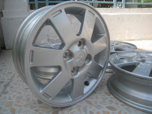 ขายล้อแม็กเดิม mitsu mirage 14"x4.5" et46 4 รู 100 พร้อมน็อตล้อเดิม  สนใจติดต่อเล็กคลองสามครับ (081-3747940)