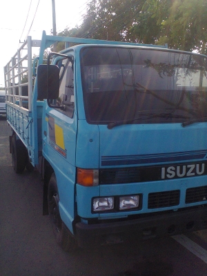 ขายISUZU NKR 110 แรง เครื่องดีคัชซีสวย ทะเบืยนแจ้งจอด สดผ่อนใด้ครับ
