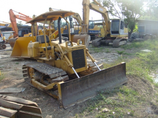 รถดันดิน BD2F ตีนเป็ด รถดันดิน BD2F ตีนเป็ด