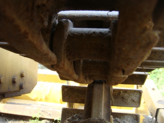 รถดันดิน BD2F ตีนเป็ด รถดันดิน BD2F ตีนเป็ด