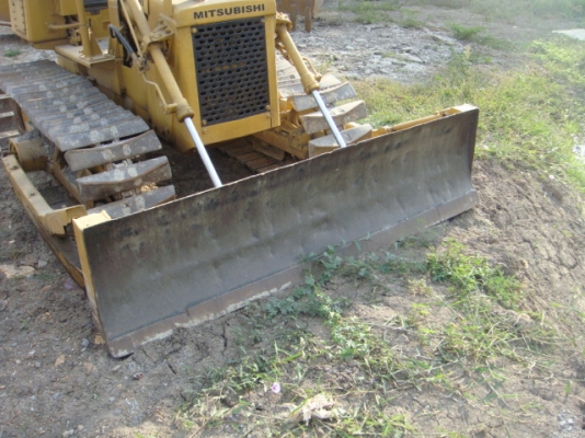 รถดันดิน BD2F ตีนเป็ด รถดันดิน BD2F ตีนเป็ด