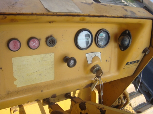 รถดันดิน D20P-5 ตีนเป็ด รถดันดิน D20P-5 ตีนเป็ด