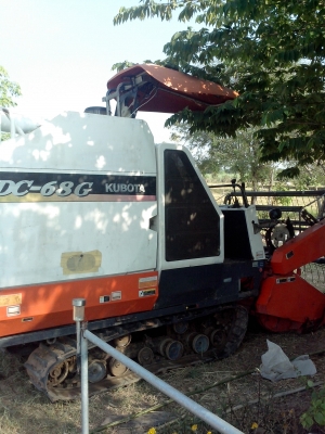 ขายรถเกี่ยวข้าวคูโบต้า  68 g   2แสน ที่เหลือเกี่ยวข้าวเสร็จ จา่ย