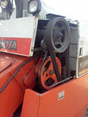 ขายรถเกี่ยวข้าวคูโบต้า  68 g   2แสน ที่เหลือเกี่ยวข้าวเสร็จ จา่ย