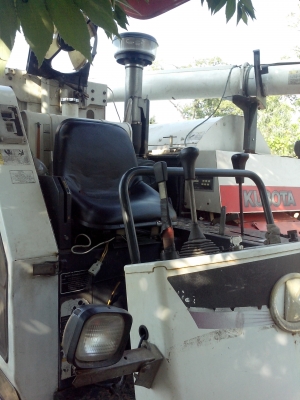 ขายรถเกี่ยวข้าวคูโบต้า  68 g   2แสน ที่เหลือเกี่ยวข้าวเสร็จ จา่ย