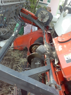 ขายรถเกี่ยวข้าวคูโบต้า  68 g   2แสน ที่เหลือเกี่ยวข้าวเสร็จ จา่ย