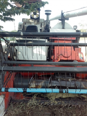 ขายรถเกี่ยวข้าวคูโบต้า  68 g   2แสน ที่เหลือเกี่ยวข้าวเสร็จ จา่ย