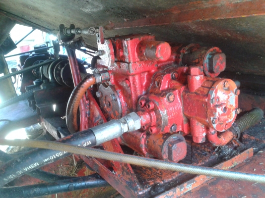 ขายรถเกี่ยวข้าวอุ้ม2.5ตัน ขายรถเกี่ยวข้าวอุ้ม2.5ตัน