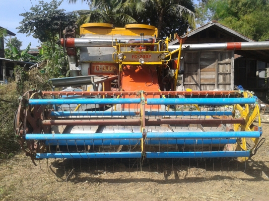 ขายรถเกี่ยวข้าวอุ้ม2.5ตัน ขายรถเกี่ยวข้าวอุ้ม2.5ตัน