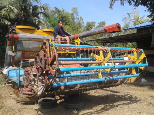 ขายรถเกี่ยวข้าวอุ้ม2.5ตัน