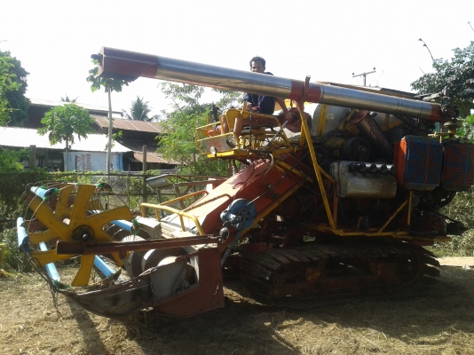 ขายรถเกี่ยวข้าวอุ้ม2.5ตัน ขายรถเกี่ยวข้าวอุ้ม2.5ตัน